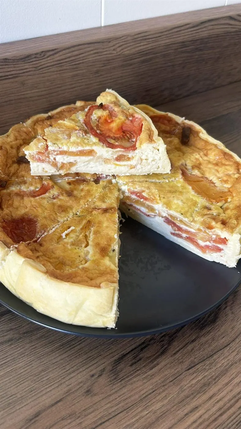 Quiche maison tomates, mozzarella et pesto, formule du jour à emporter Aumont-Aubrac